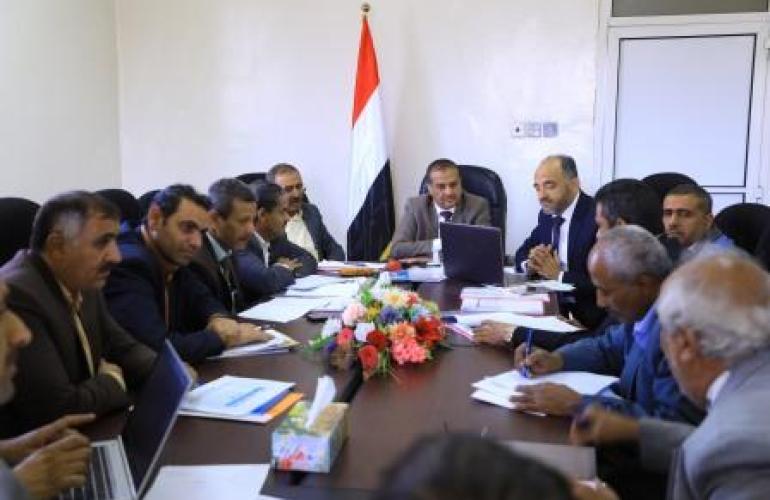 مناقشة سبل وآليات النهوض بالشركة اليمنية لتكرير وتعليب الملح 