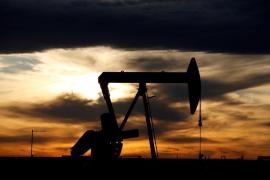 أسعار النفط تعاود الارتفاع مع احتمال خفض "أوبك+" للإنتاج