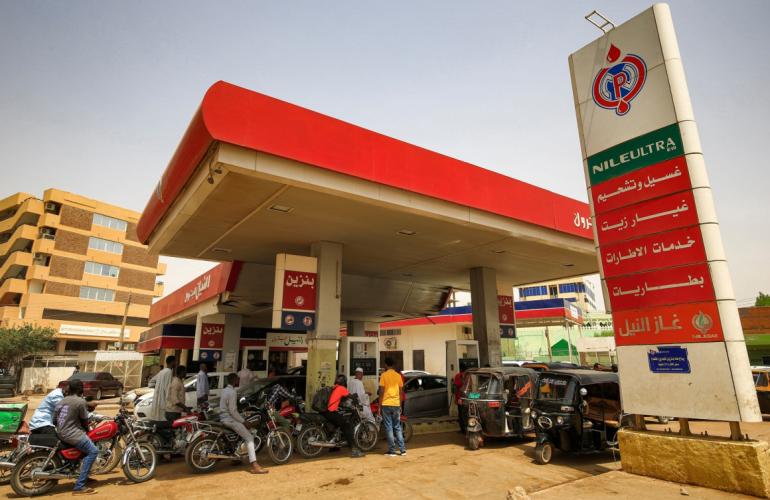 السودان يخفّض الوقود بنحو 5% في مراجعة الأسعار الشهرية